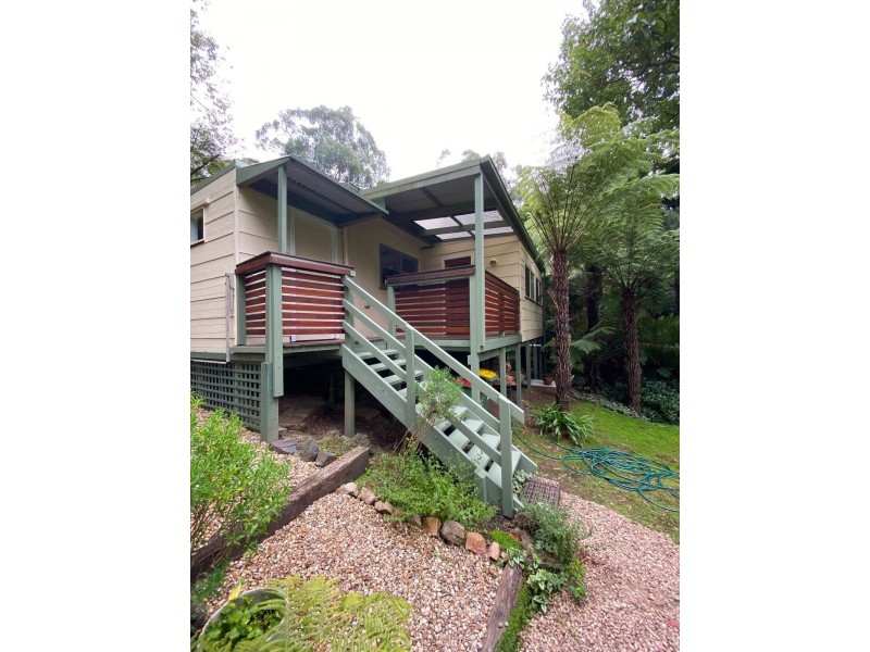 4 Suffolk Avenue, Cockatoo VIC 3781