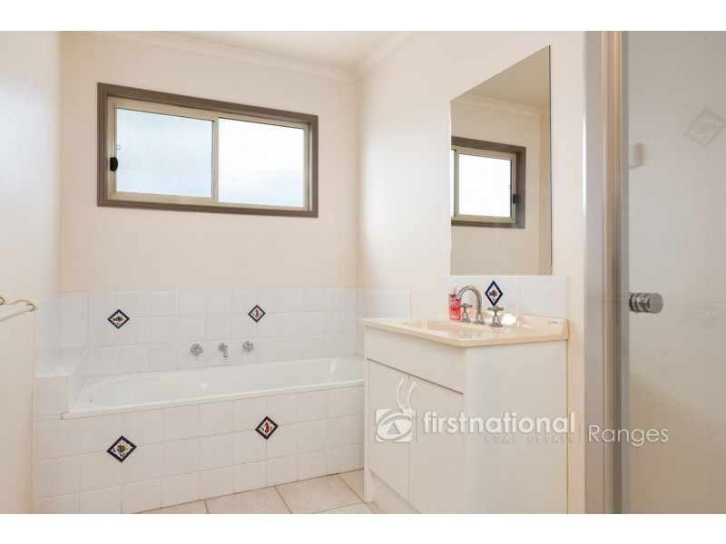 1/8 Hillcrest Avenue, Ferntree Gully VIC 3156