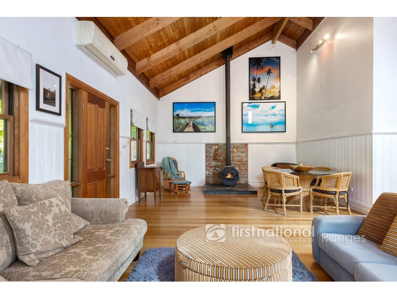 130 Mountain Road, Cockatoo VIC 3781