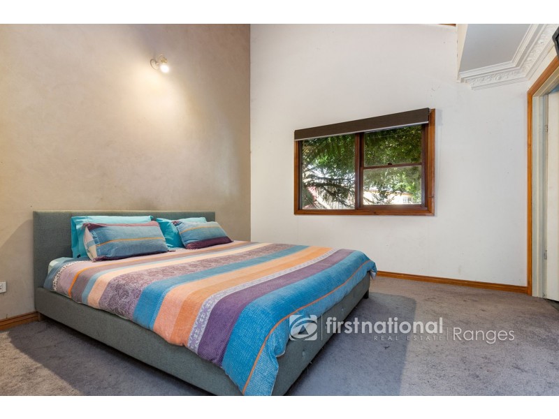 130 Mountain Road, Cockatoo VIC 3781