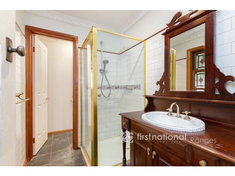 130 Mountain Road, Cockatoo VIC 3781