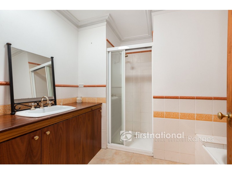 130 Mountain Road, Cockatoo VIC 3781