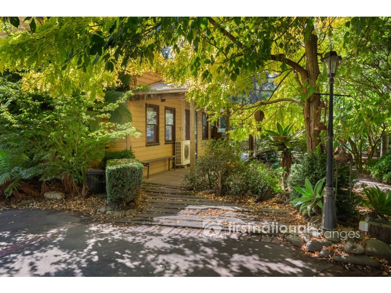 130 Mountain Road, Cockatoo VIC 3781