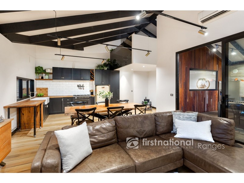 11 Alexander Road, Cockatoo VIC 3781