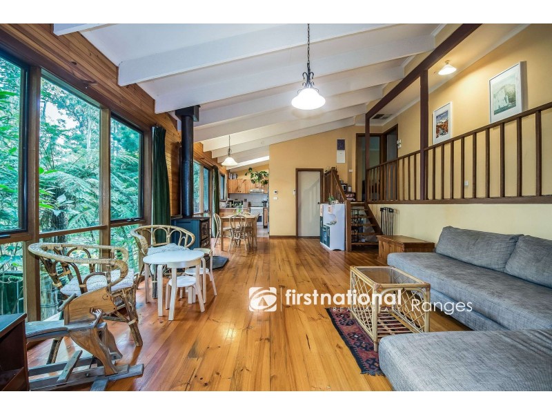 6 Wilga Avenue, Selby VIC 3159