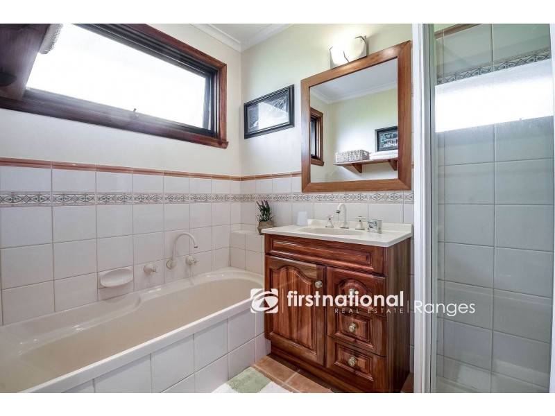 5 Hollyoak Court, Ferntree Gully VIC 3156