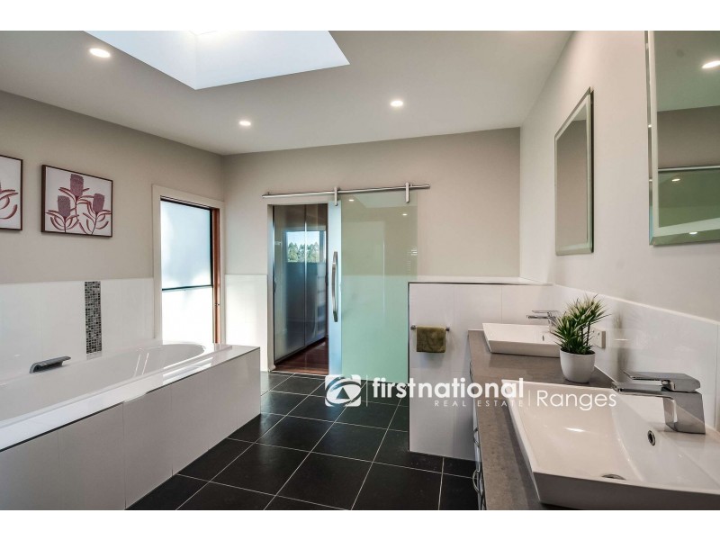 14 Broompark Crescent, Olinda VIC 3788