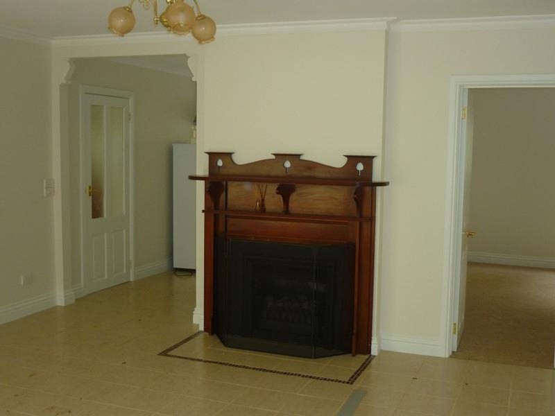 7 Neville Street, Cockatoo VIC 3781