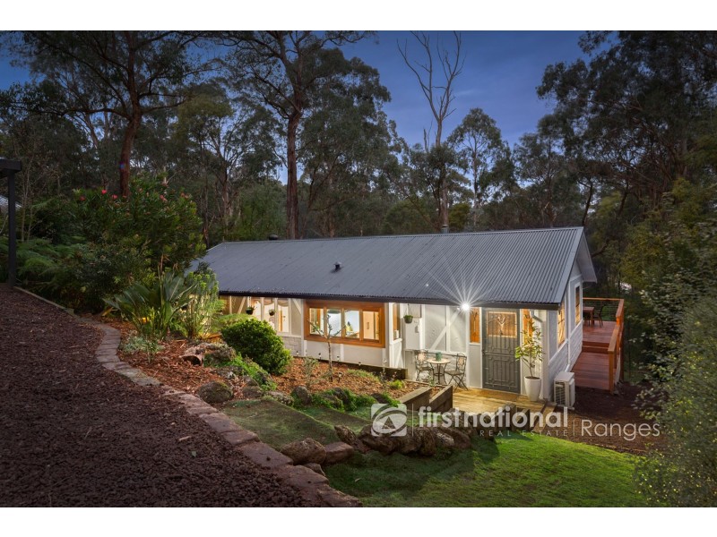 33 Mountain Road, Cockatoo VIC 3781