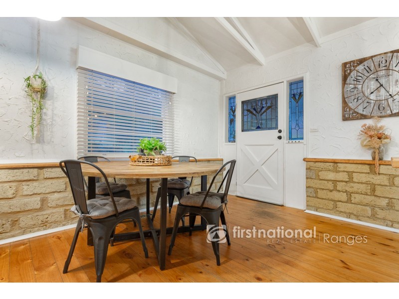 33 Mountain Road, Cockatoo VIC 3781