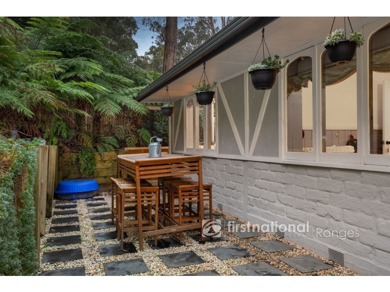 33 Mountain Road, Cockatoo VIC 3781