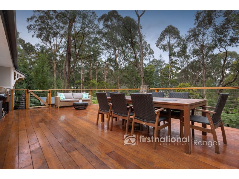 33 Mountain Road, Cockatoo VIC 3781