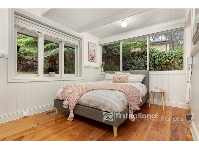 33 Mountain Road, Cockatoo VIC 3781