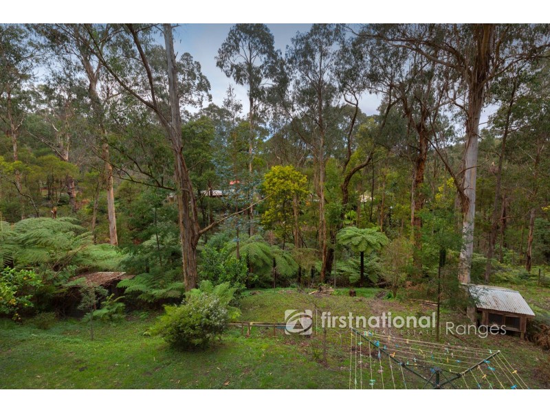 33 Mountain Road, Cockatoo VIC 3781