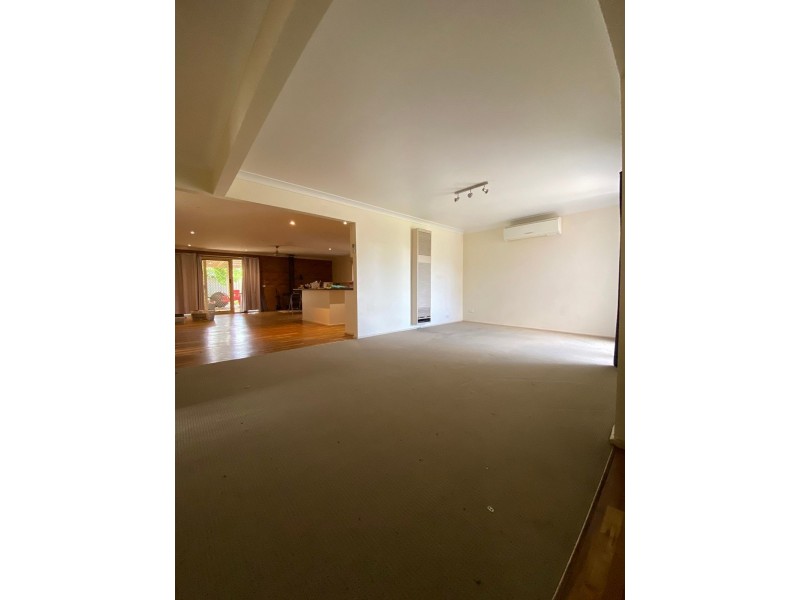 2 Cameron Way, Pakenham VIC 3810