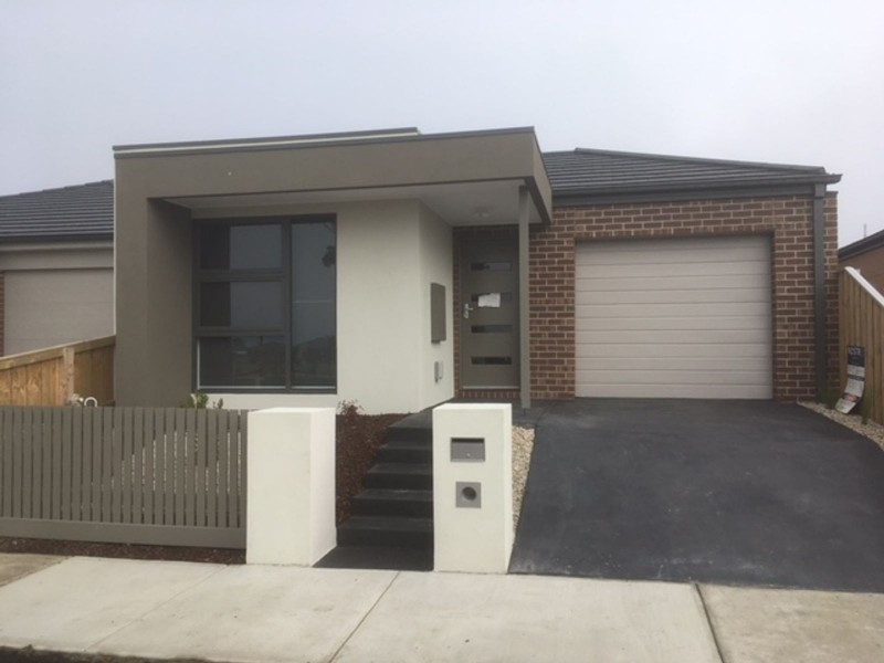 9 Clairwood Avenue, Pakenham VIC 3810