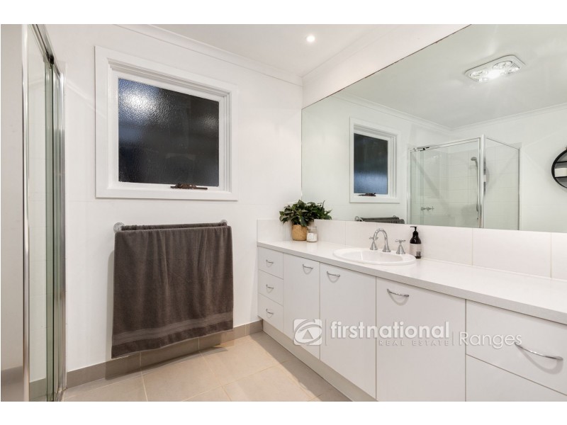 5 Stringybark Road, Cockatoo VIC 3781
