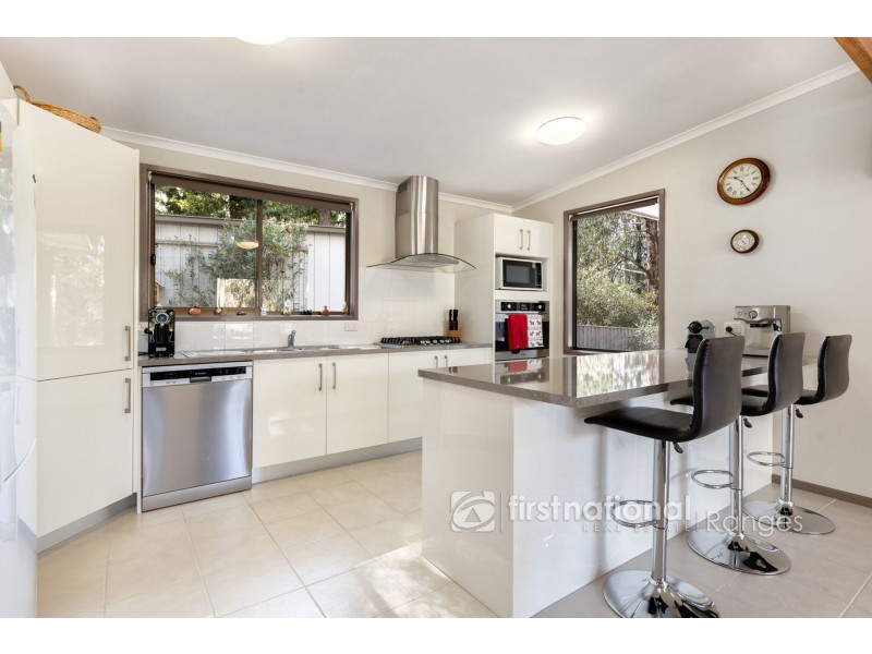 28 Mountain Road, Cockatoo VIC 3781