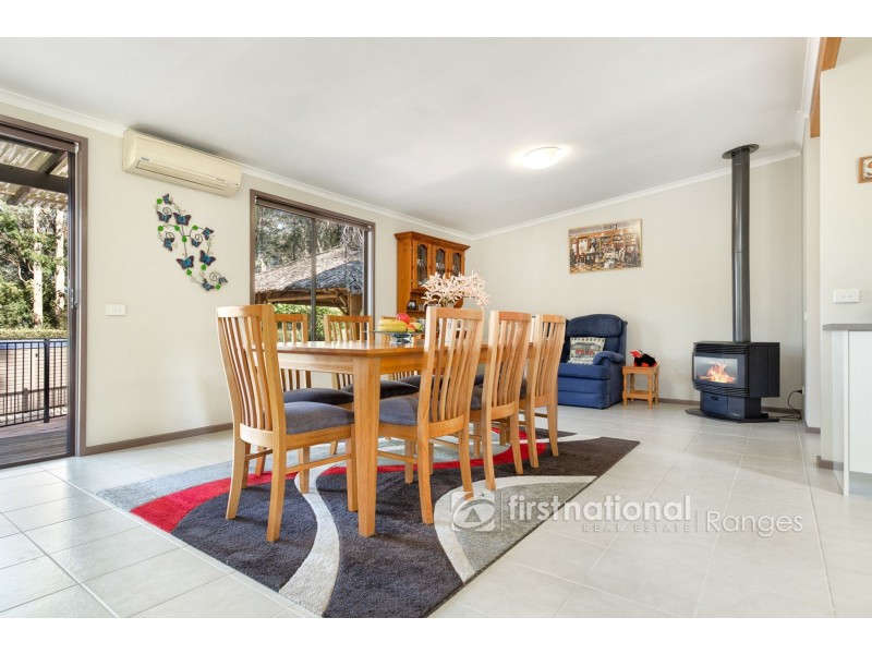 28 Mountain Road, Cockatoo VIC 3781