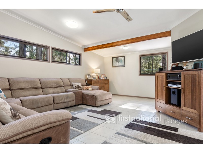 28 Mountain Road, Cockatoo VIC 3781