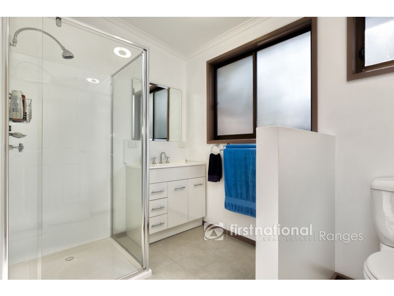28 Mountain Road, Cockatoo VIC 3781