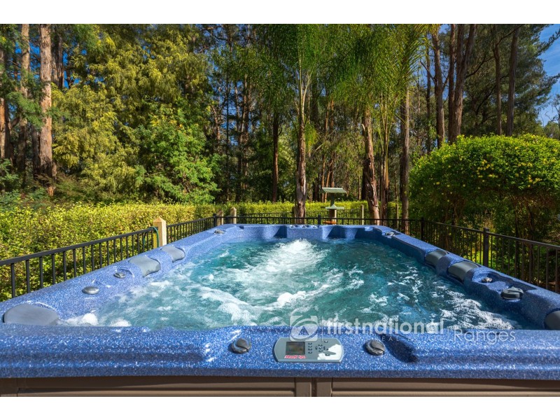 28 Mountain Road, Cockatoo VIC 3781