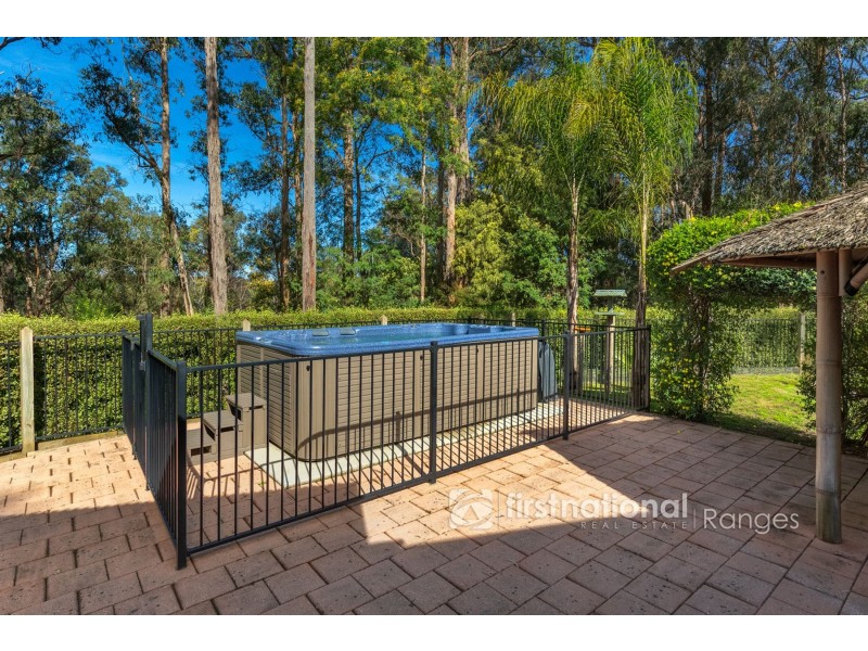 28 Mountain Road, Cockatoo VIC 3781