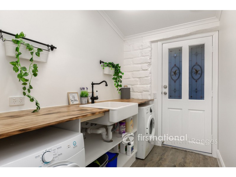 25 Mountain Road, Cockatoo VIC 3781