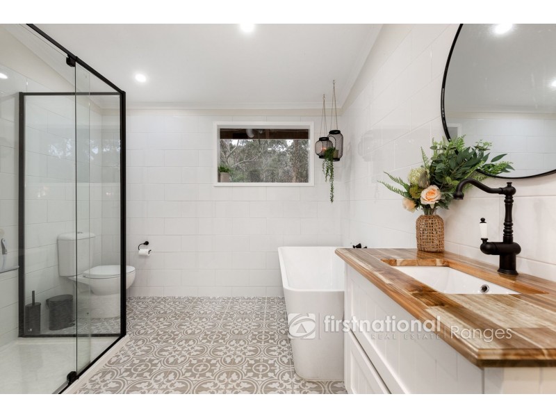 25 Mountain Road, Cockatoo VIC 3781