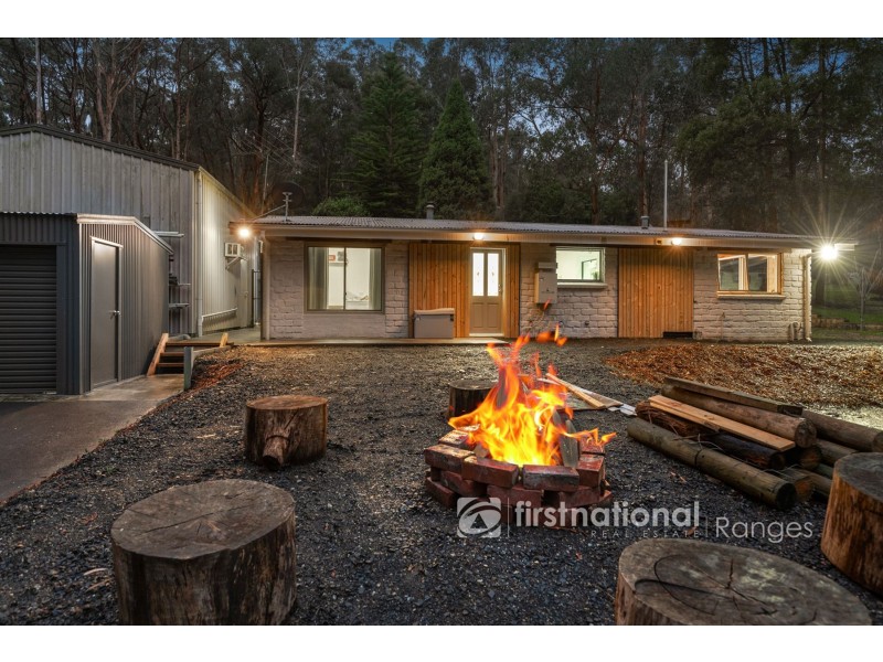 25 Mountain Road, Cockatoo VIC 3781