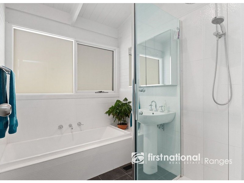 35A Mountain Road, Cockatoo VIC 3781