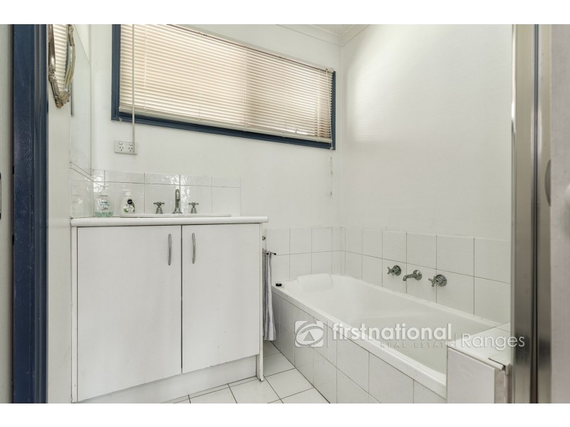 1 Stringybark Road, Cockatoo VIC 3781