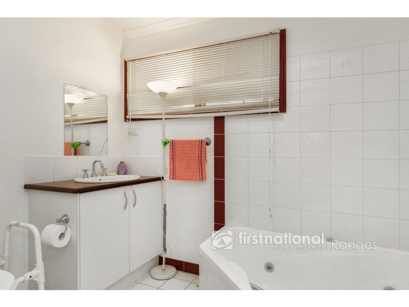 1 Stringybark Road, Cockatoo VIC 3781