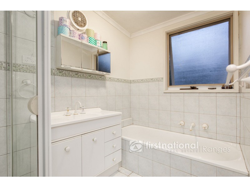 43 Mountain Road, Cockatoo VIC 3781