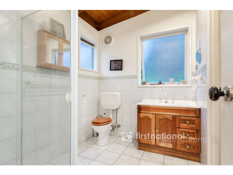 43 Mountain Road, Cockatoo VIC 3781