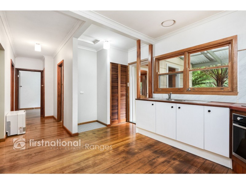 4 Suffolk Avenue, Cockatoo VIC 3781