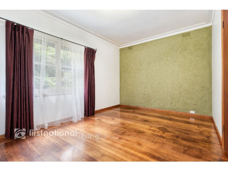 4 Suffolk Avenue, Cockatoo VIC 3781