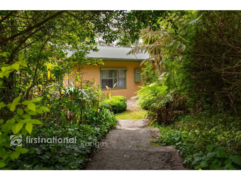 4 Suffolk Avenue, Cockatoo VIC 3781