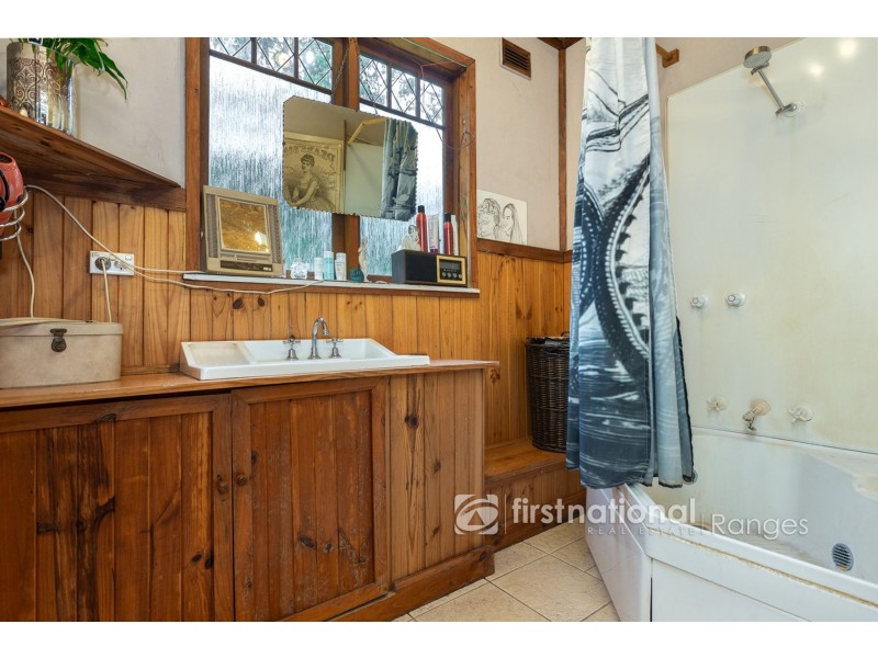 74 Beaconsfield-Emerald Road, Emerald VIC 3782