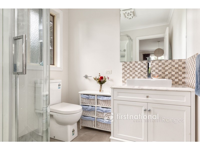 13 Seaview Road, Cockatoo VIC 3781