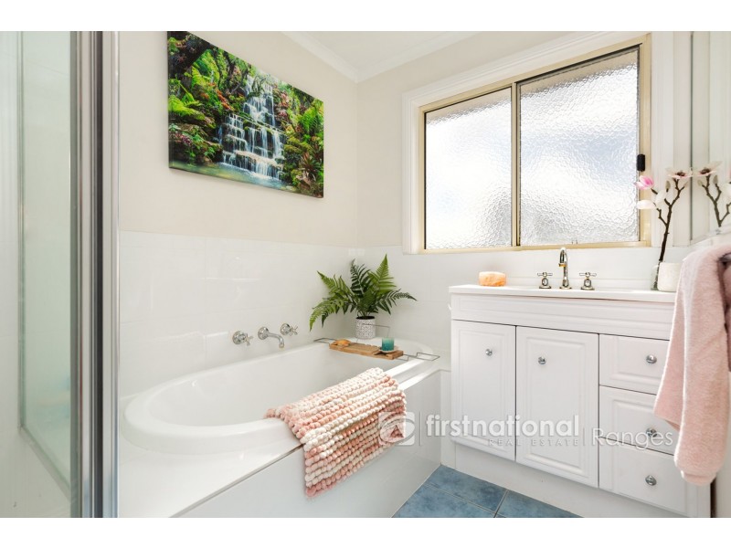 13 Seaview Road, Cockatoo VIC 3781