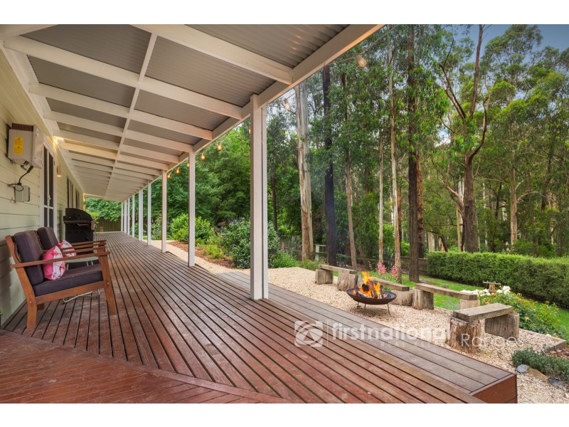 18 View Hill Road, Cockatoo VIC 3781