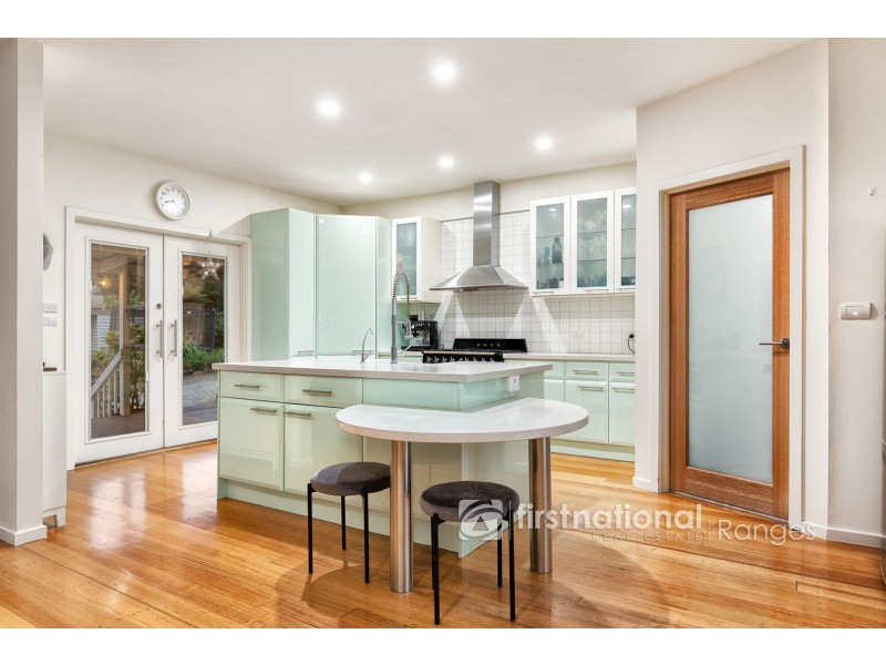 18 View Hill Road, Cockatoo VIC 3781