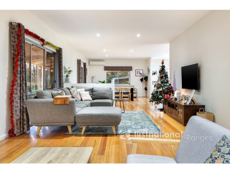 18 View Hill Road, Cockatoo VIC 3781