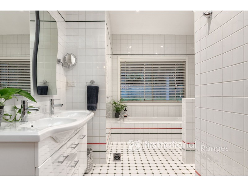 18 View Hill Road, Cockatoo VIC 3781