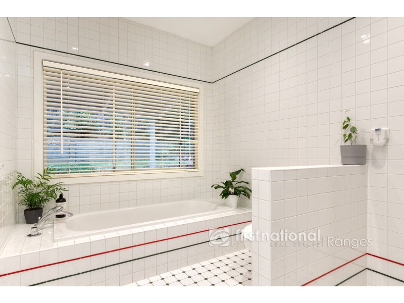 18 View Hill Road, Cockatoo VIC 3781