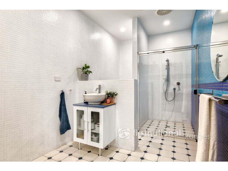 18 View Hill Road, Cockatoo VIC 3781