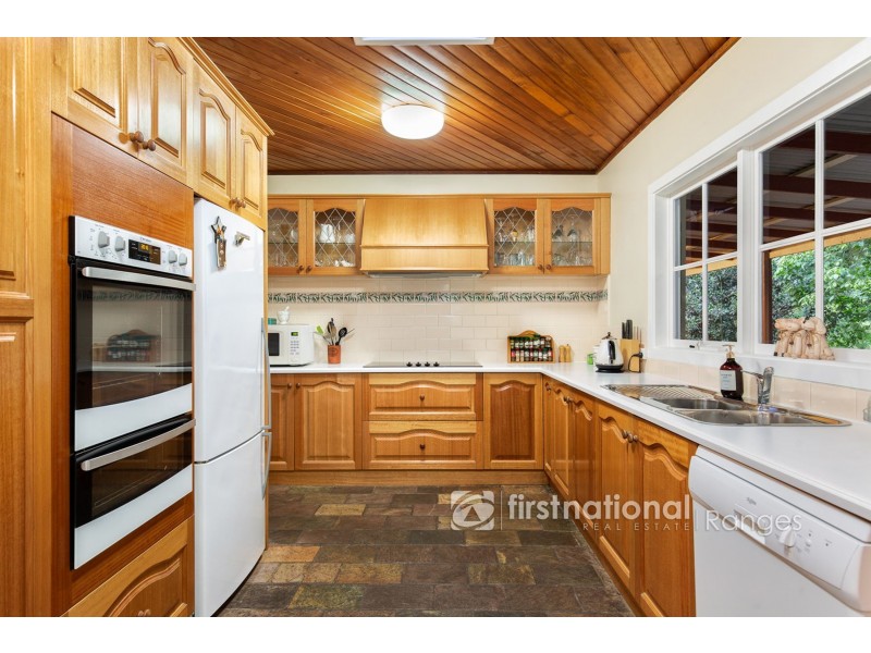 1 Brisbanes Road, Cockatoo VIC 3781