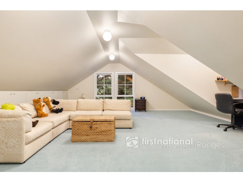 1 Brisbanes Road, Cockatoo VIC 3781