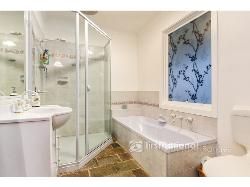 1 Brisbanes Road, Cockatoo VIC 3781